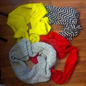 Lot of scarves branded and unbranded one talla unica